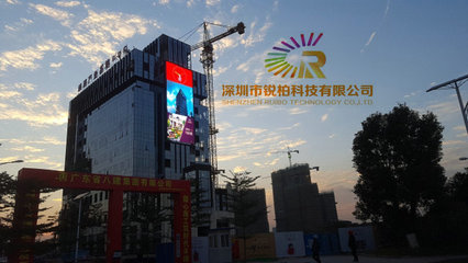德陽(yáng)DJ臺(tái)酒吧LED設(shè)計(jì)與高清背景屏、異形屏創(chuàng)新應(yīng)用